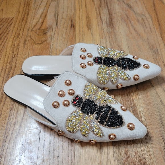 Euro Beaded White Mules with Bee Design On Velvet Size 38 Or Size 7 1/2 Shoes - Picture 4 of 8